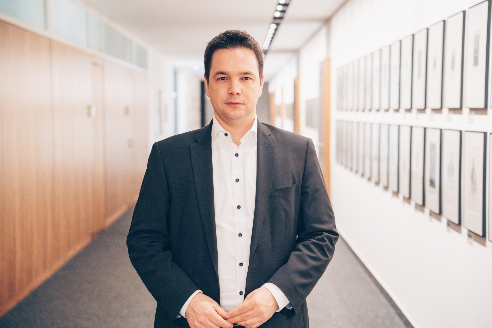 1408546e-2b83-4dfc-ba63-39c3c3a27232